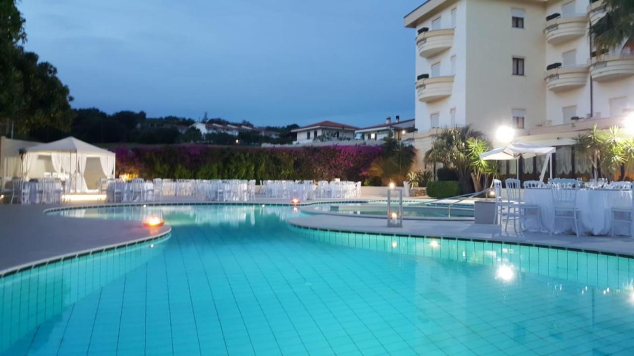 Sunshine Club Hotel Centro Benessere Ricadi Exterior photo